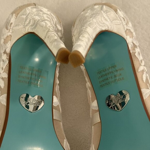 Betsey Johnson Adley Embroidered Evening Bridal Wedding Pumps Size 7.5 Ivory - Picture 6 of 16